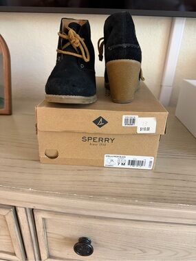 Sperry Stella prow black boots